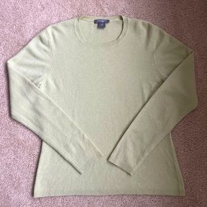 Ann Taylor lime green 100% cashmere long sleeve crew sweater.